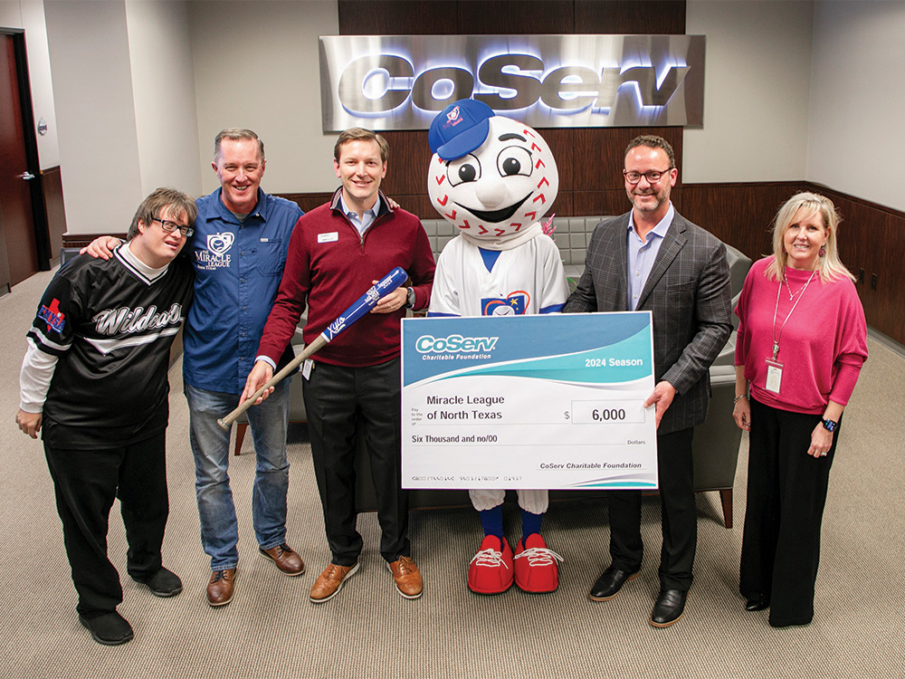 Left to Right: Billy Leech, Miracle League player; Jeff Fisher, Miracle League of North Texas Executive Director; Glen Squibb, Director of Community Engagement; “Homer”, Miracle League of North Texas Mascot; Greg Ward, Senior Vice President Energy Infrastructure; Denise Smithers, Senior Vice 
President Customer Care & Engagement